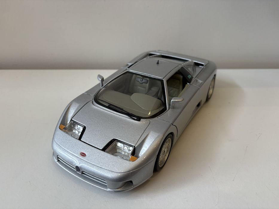 Model Bugatti EB110 1:18 BBurago Burago (maisto welly)