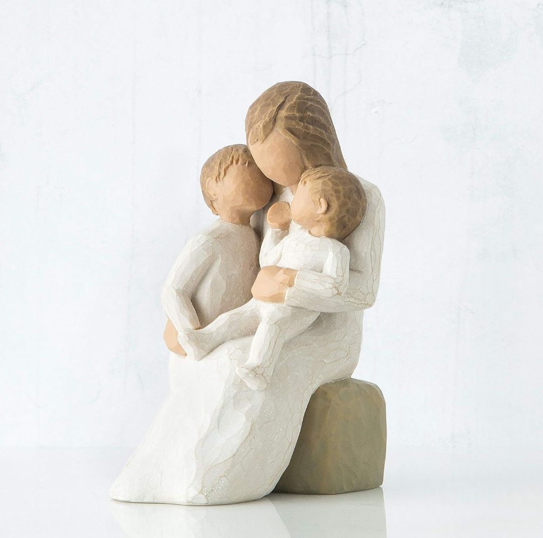 Figura Mãe e Filhos em resina NOVO