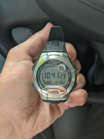 Продам годинник CASIO w752