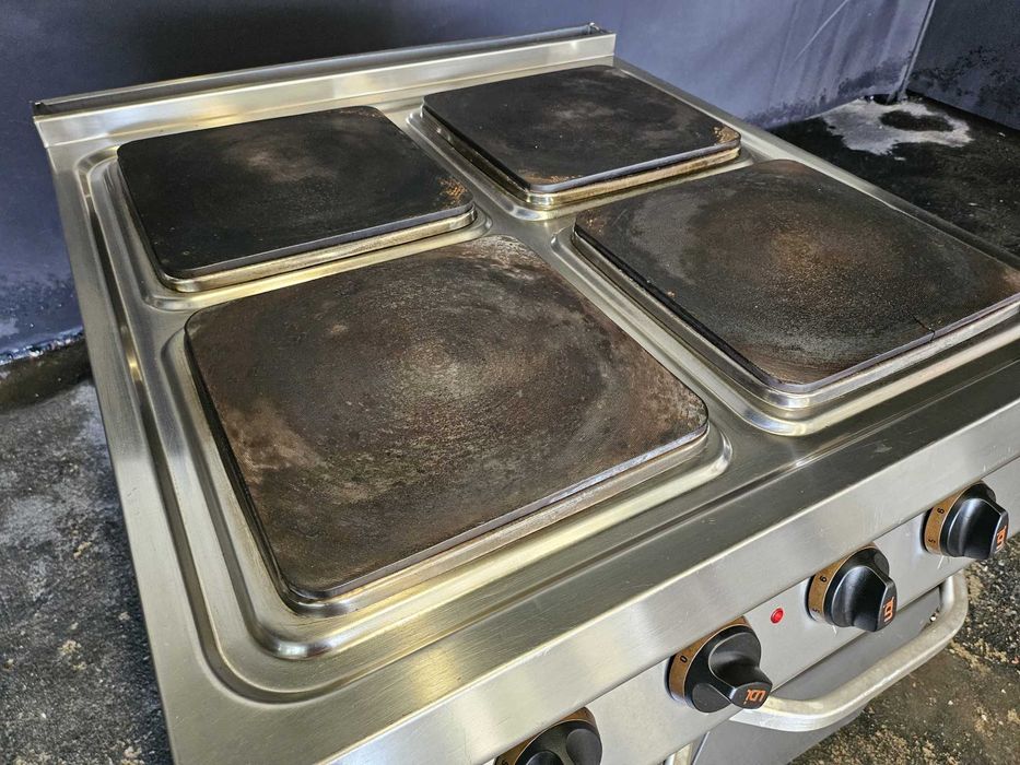 Fogão elétrico com 4 placas