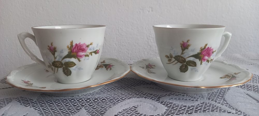 Filiżanki porcelanowe z talerzykiem