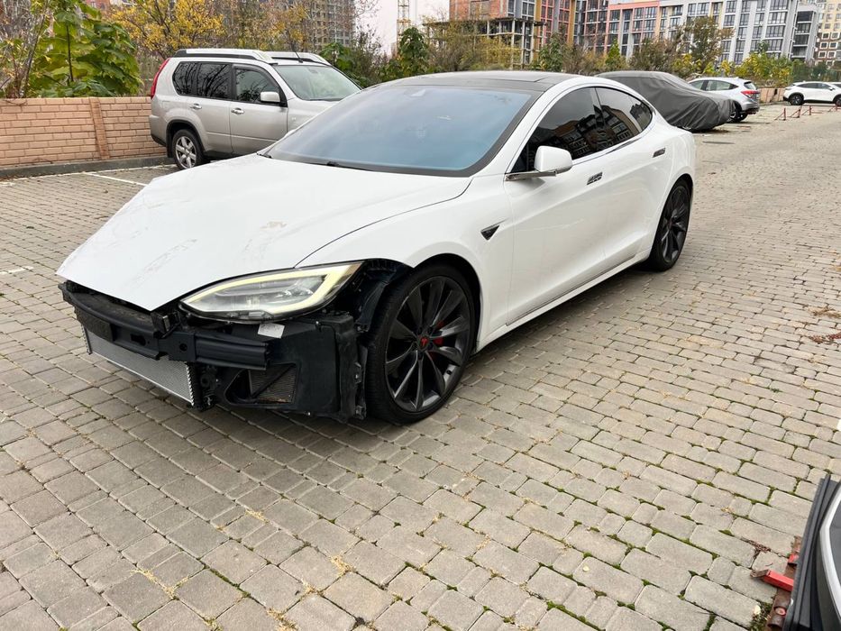 Тесла модел с рестайлинг