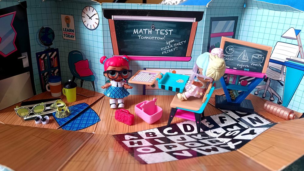 Conjunto de bonecas e mobiliário LOL surprise