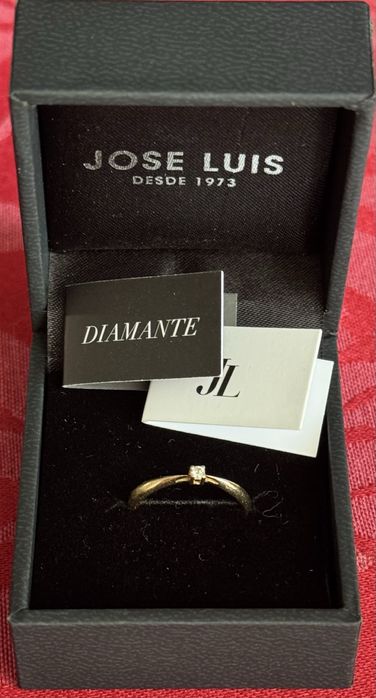 Anel ouro 18k e pedra diamante.