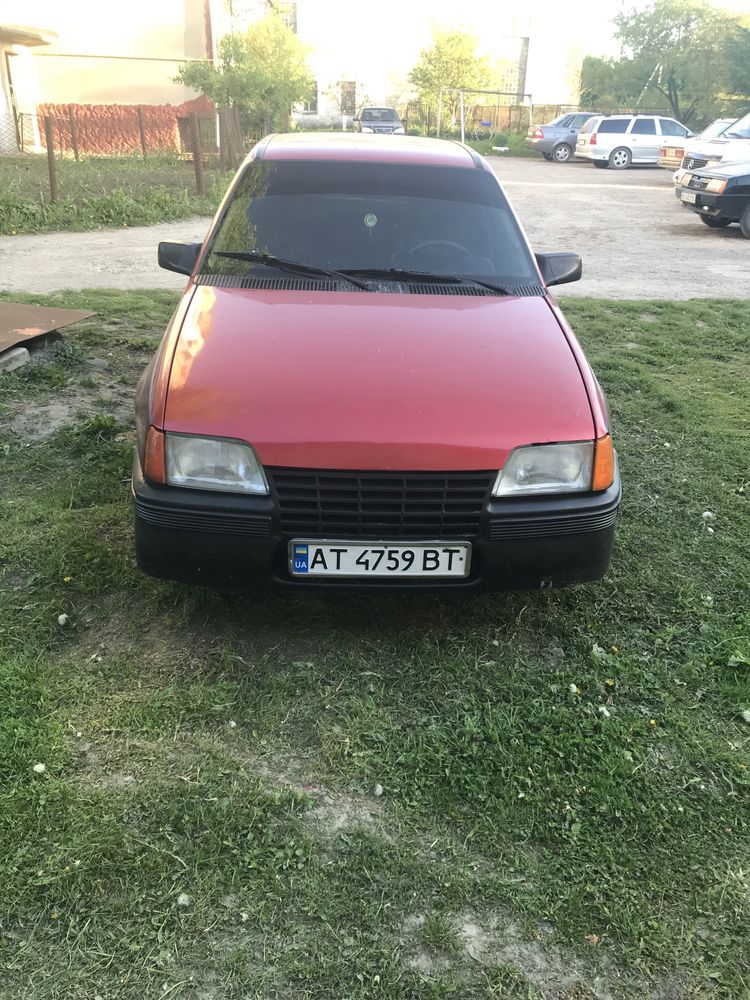 Opel Kadett 1985 рік