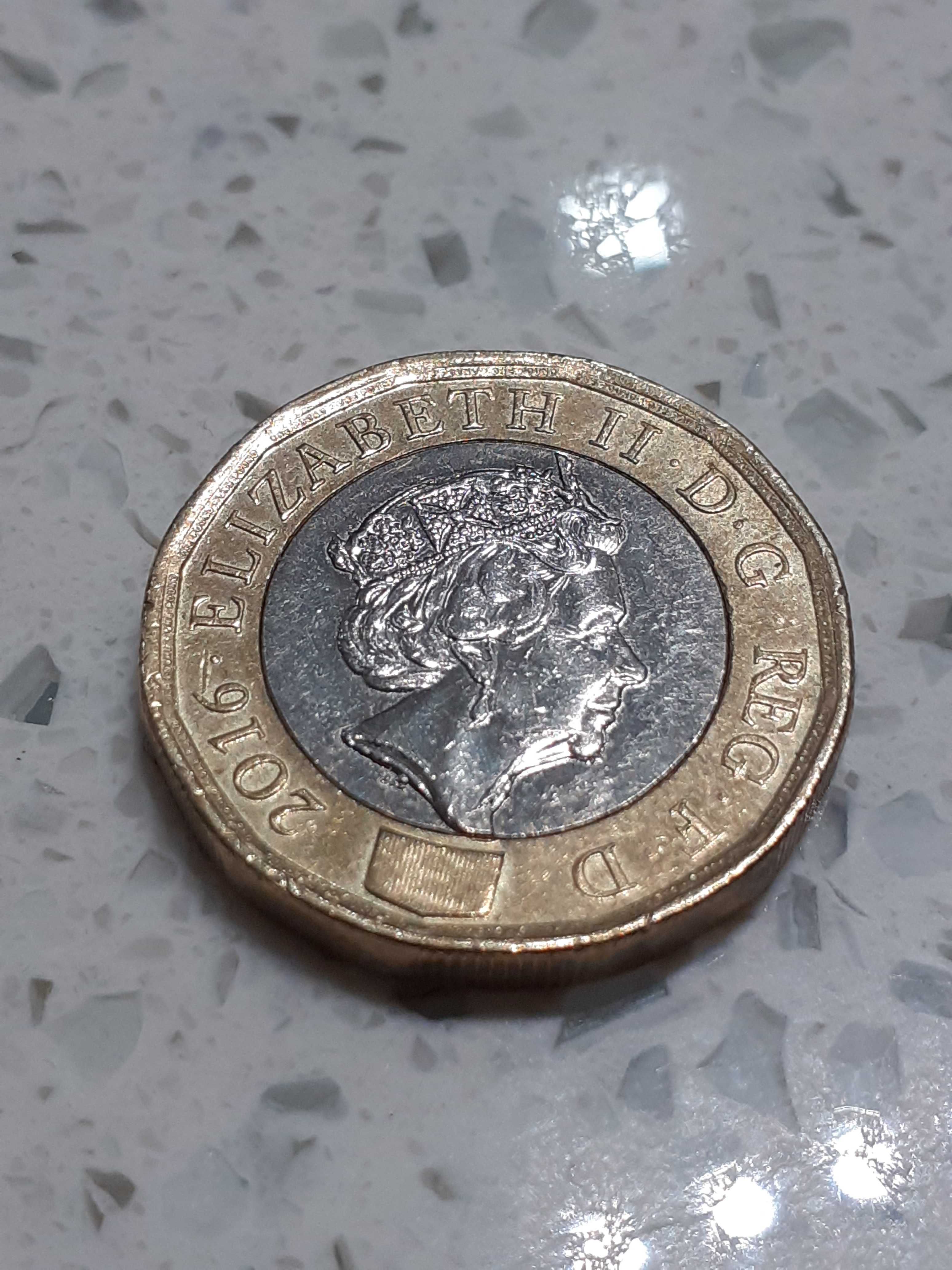 Moeda Elizabete II one pound 2016 IMPERDÍVEL