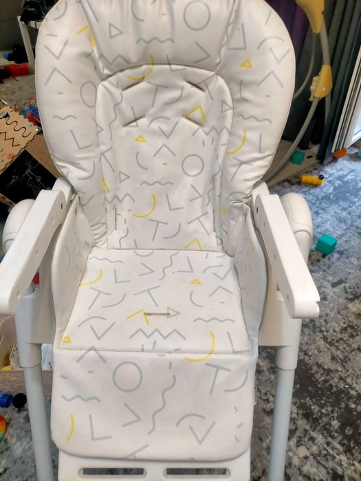 Дитячий стільчик для годування