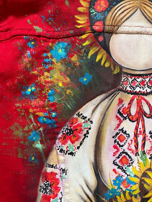 Джинсова куртка з ручним розписом Берегиня