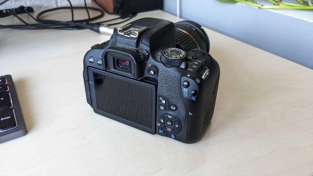 Продаю Canon EOS 800D + Tamron 28‑75 mm IF Macro Di SP