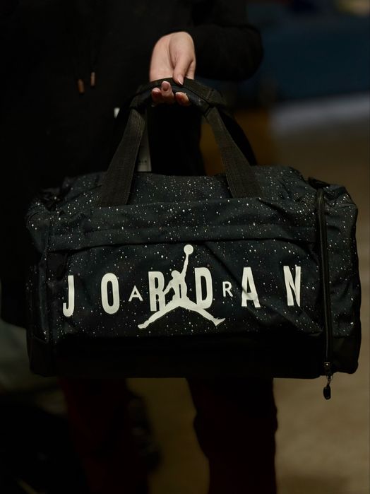 Сумка спортивна в кольорах Nike air jordan velocity duffle bag