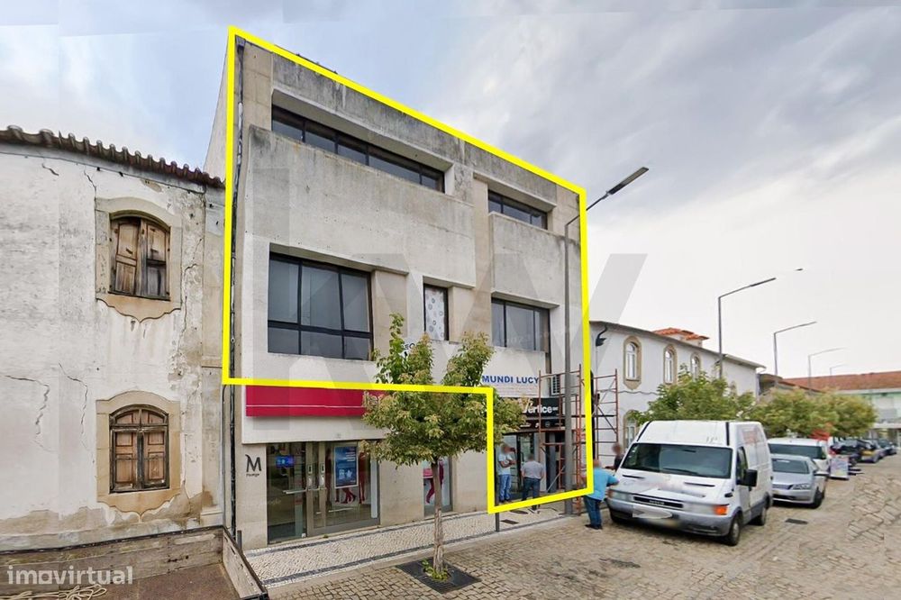 Prédio Urbano, rés-do-chão, 1º e 2º andares - comércio e escritórios