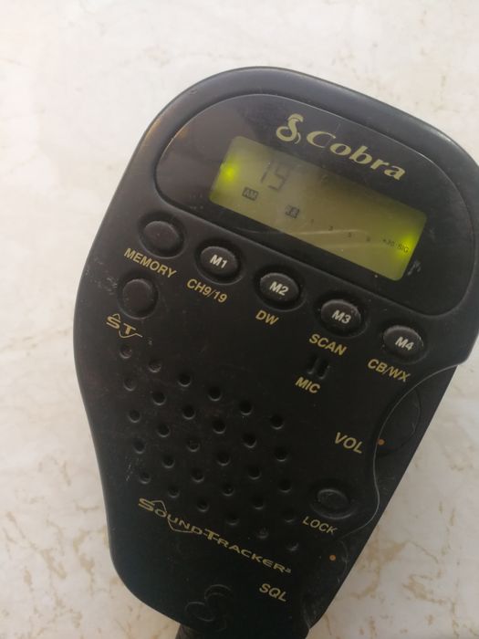 Cobra Radio CB całe mieści się  w dłoni