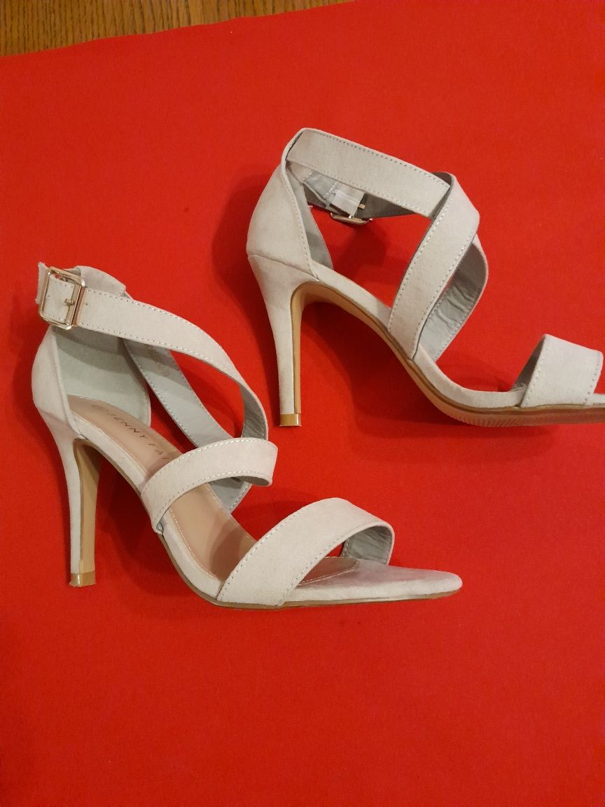 Buty damskie sandałki na obcasie