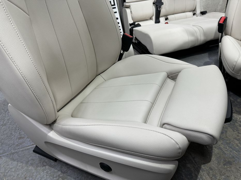 Салон Білий EQB 250+ X243 Mercedes Benz Кожа Сиденья Сидушки