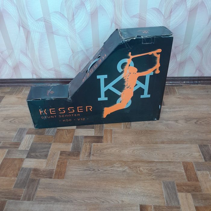 Продам трюковий самокат.