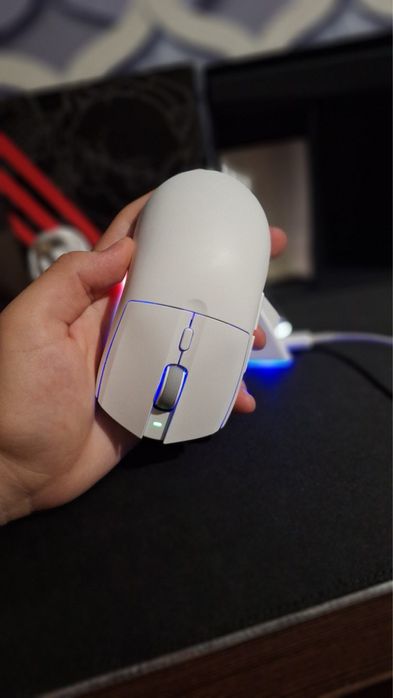 Продаю игровую беспроводную мышку