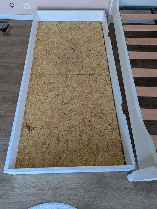 2 camas individuais com colchão e cama gavetão