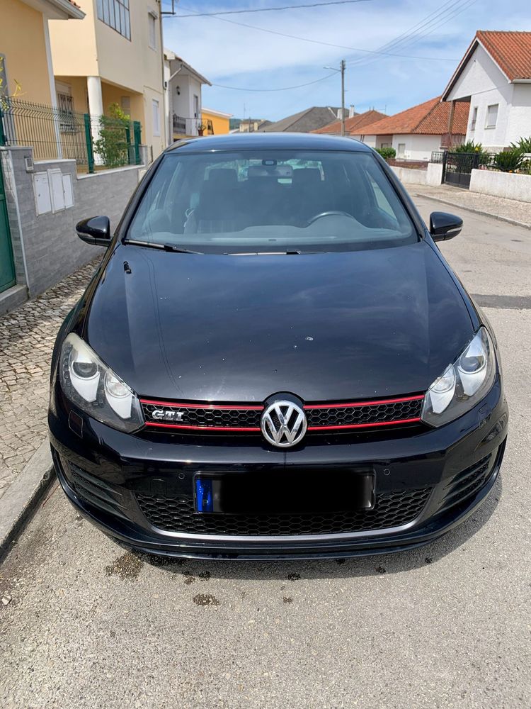 Golf 6 GTI usado com revisoes em dia