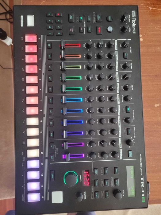Roland TR8-S Drum machine
