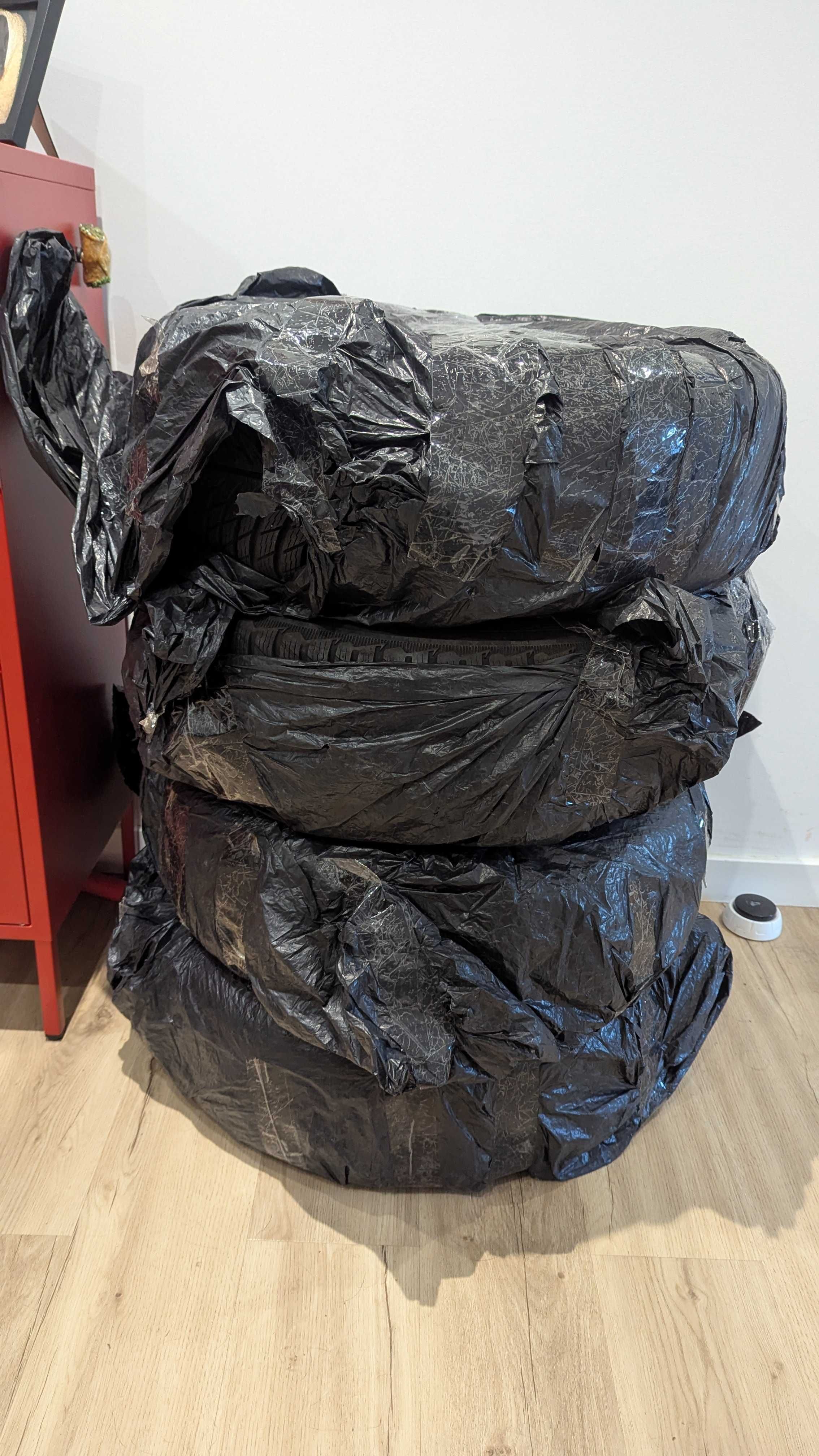 4 jantes & pneus Michelin Pilot Alpin 5 205/60 R16