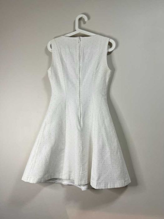 Rozkloszowana biała sukienka ze złotymi akcentami Orsay 38 bride