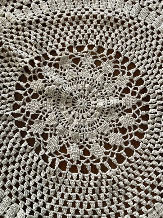 Recznie robiony koronkowy obrus 110 cm