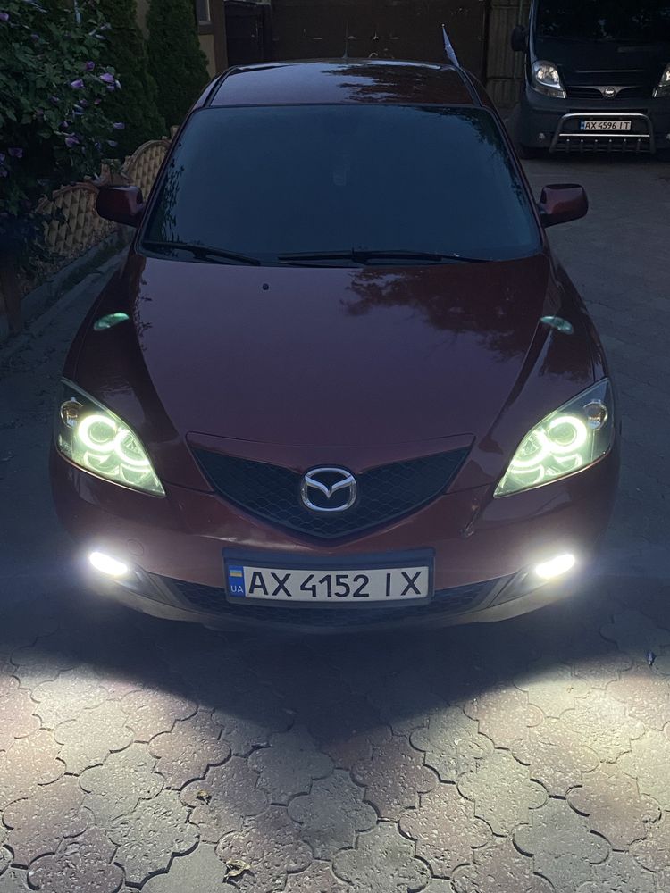 Mazda 3.        .