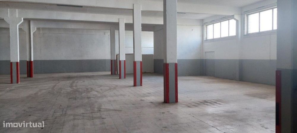 Armazém para arrendar no Cacém - Sintra