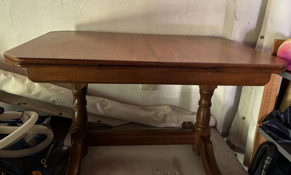 Solidny, klasyczny stół z litego drewna 85x130