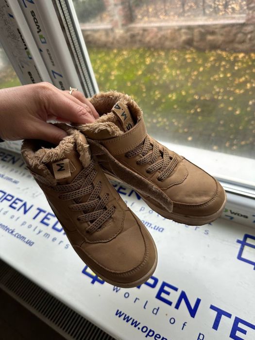 Дитячі кросівки взуття