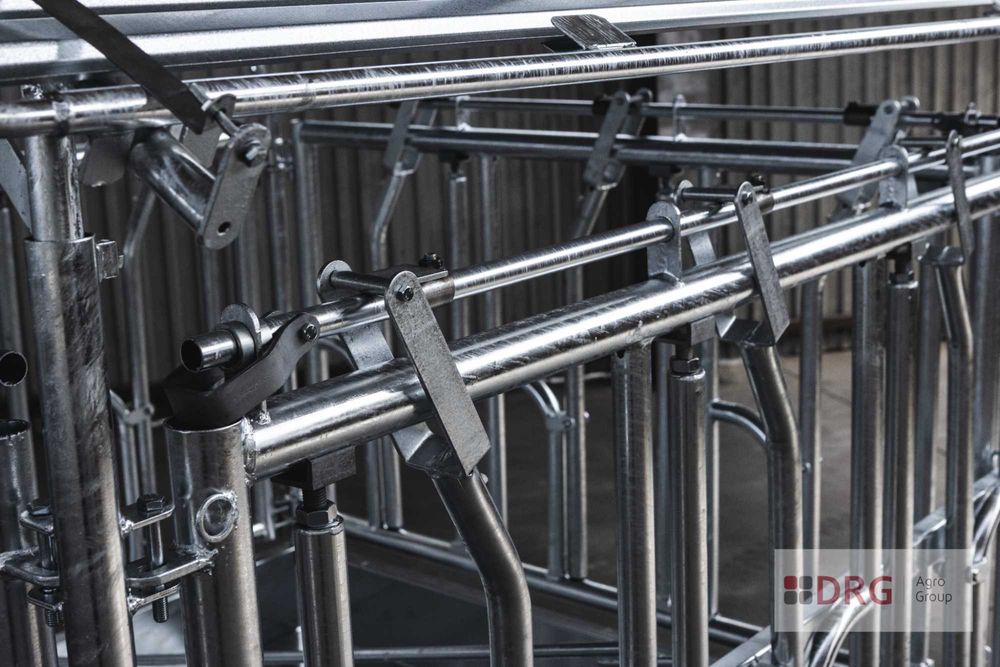 Paśnik łąkowy kwadratowy dla koni, palisadowy, zatrzaskowy dla bydła