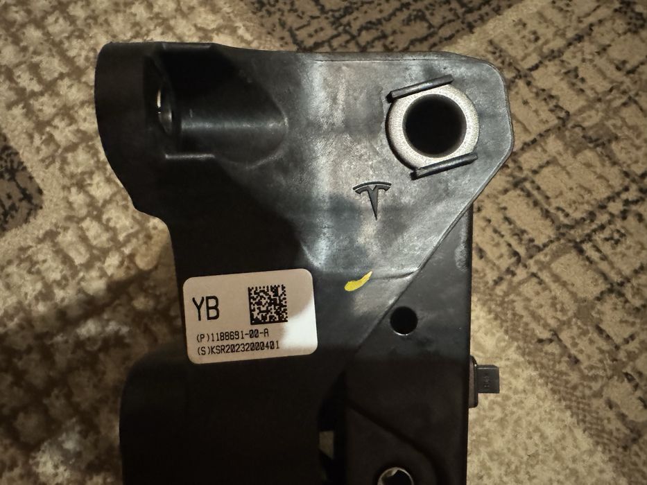 Педаль газ тормоз Tesla Model Y