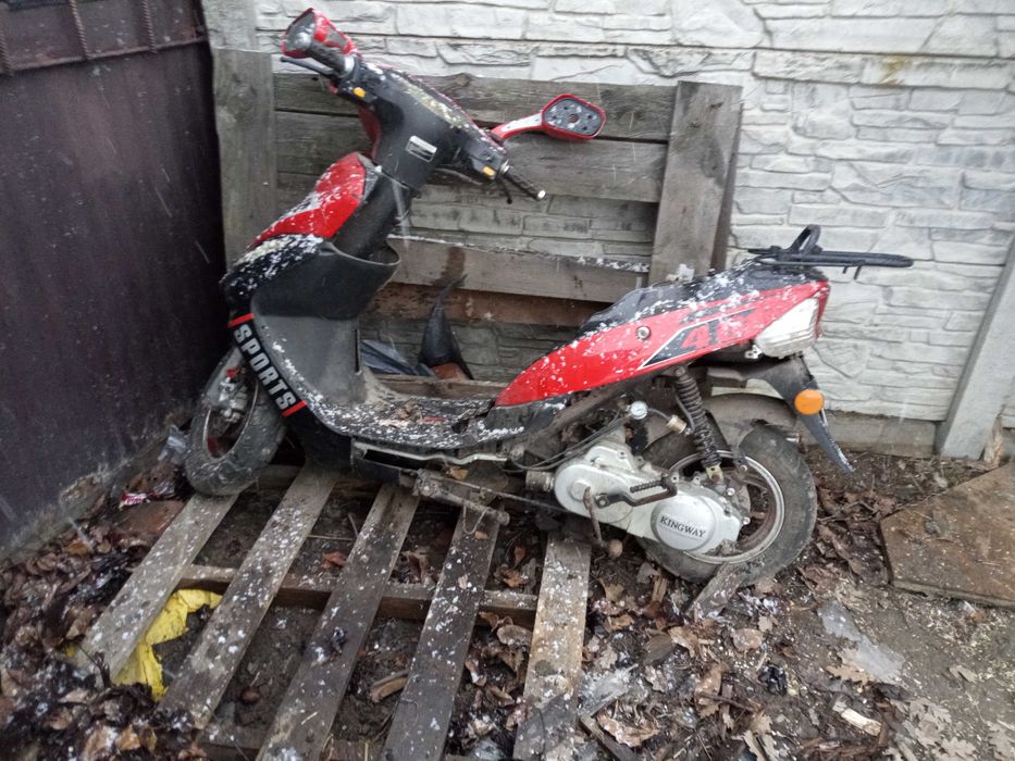 Skuter z przeznaczeniem na części z dokumentami