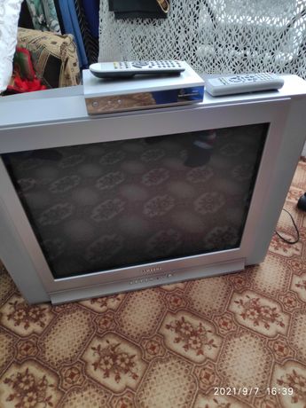 Продам телевізор Samsung 29дюймів  з тюнером Ортон 4100с і  пультами