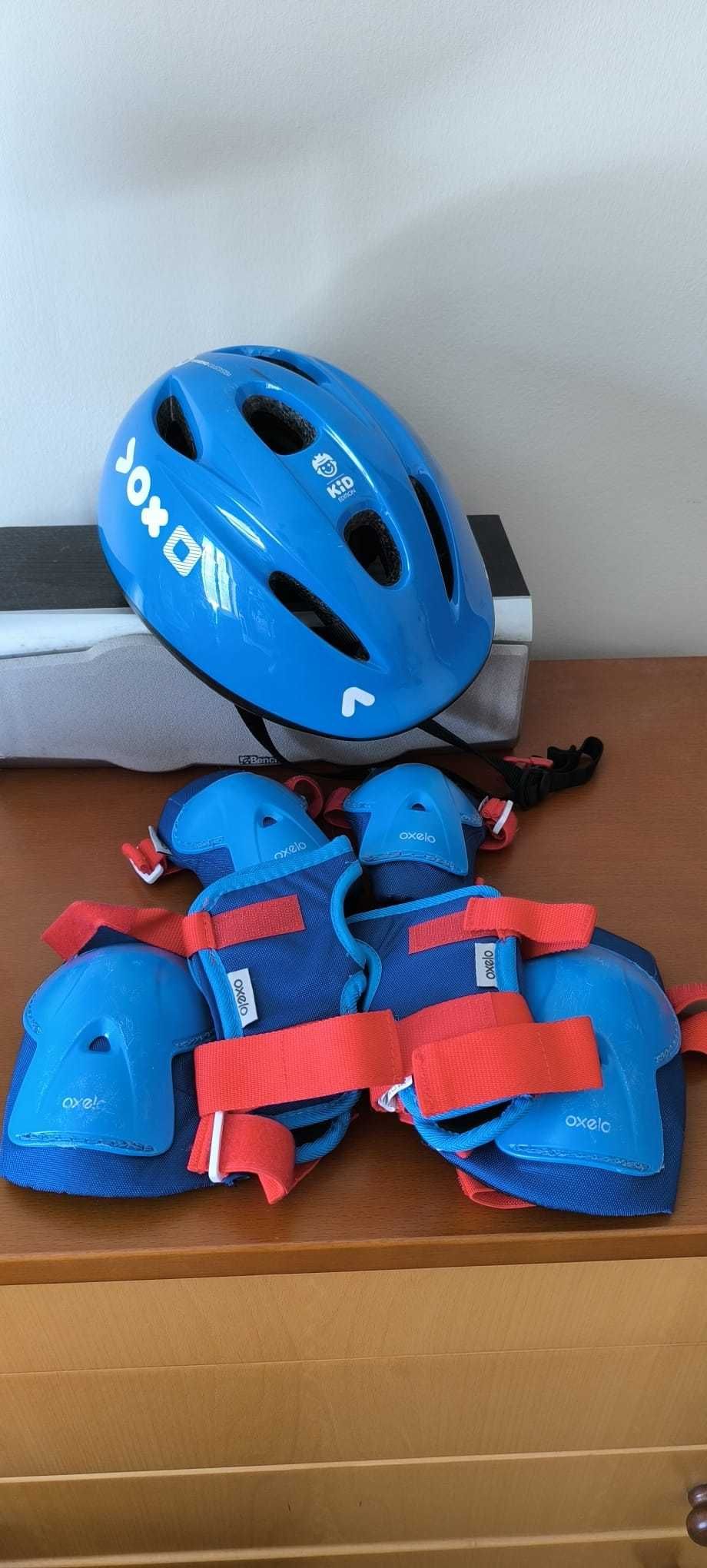 Patins de criança em bom estado, com capacete e proteções