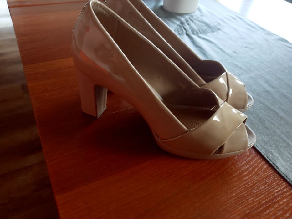 Buty bez lakier obcas 39 uk 6 Clarks wsuwane