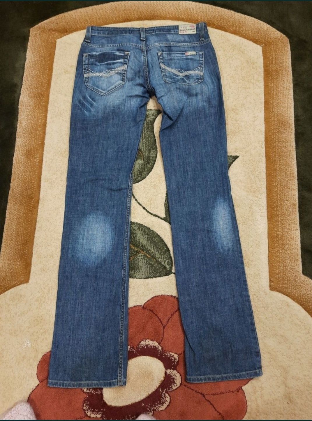 Продам женские джинсы б/у