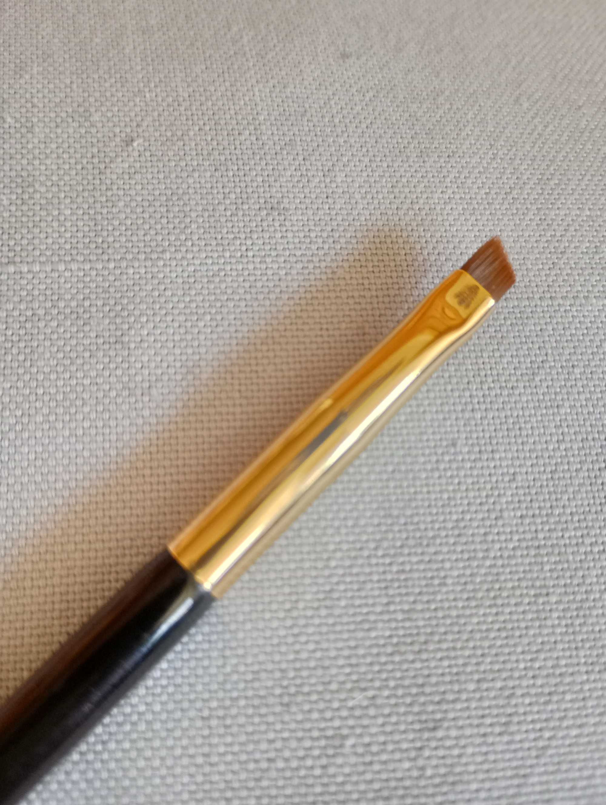 Dwustronny pędzelek do kresek Pretty Vulgar The Wing Master Dual