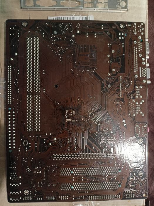 Материнка для 775 asus p5g41t-m lx2/gb 
прошита під Xeon e5450