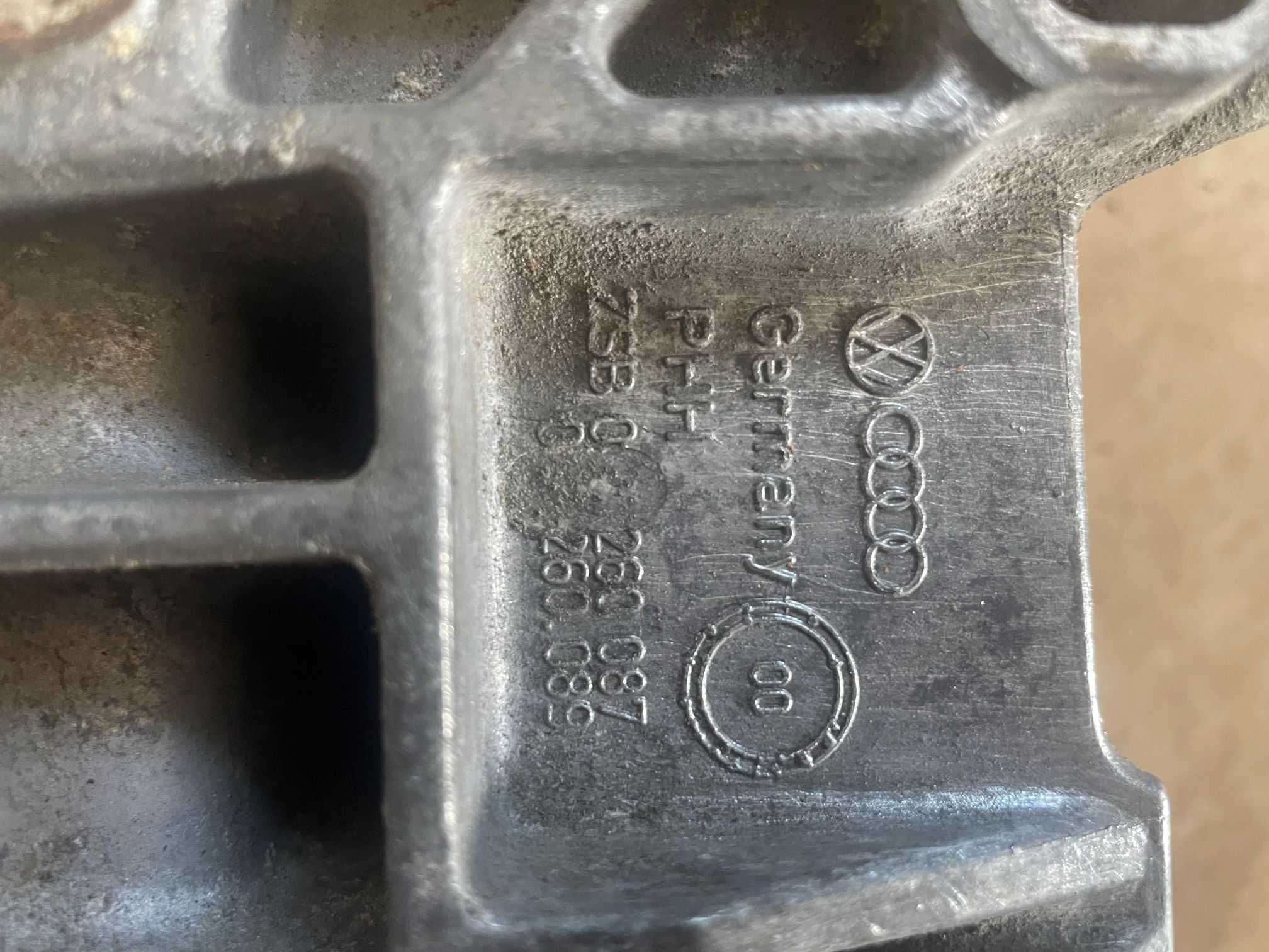 Łapa alternatora VW Seat Skoda