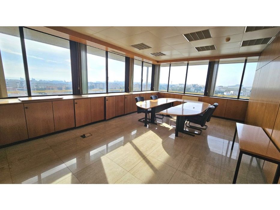 Escritório com 690m2 - Edifício Sagres - Prior Velho