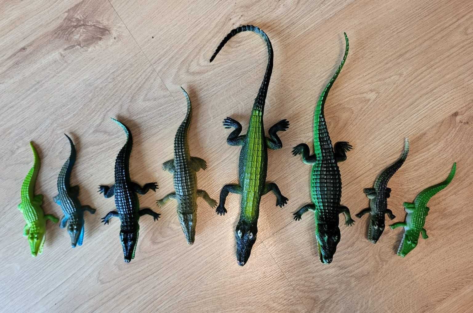 Kolekcja figurek (dinozaury, węże, krokodyle, żaby, jaszczurki, owady)