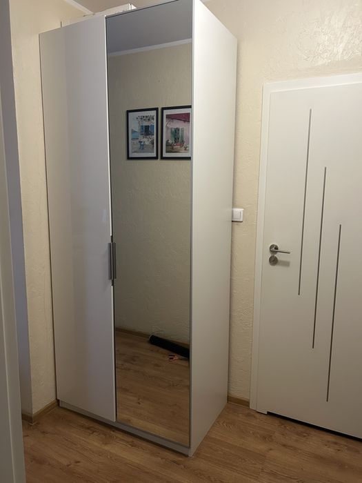 Szafa biała z lustrem