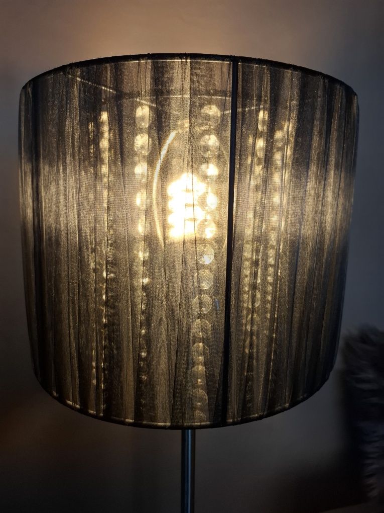 Lampa stojąca z kryształkami
