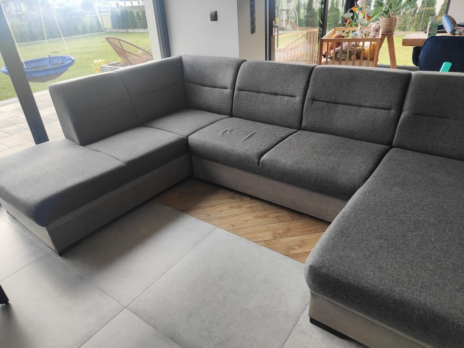 Duży, szary narożnik