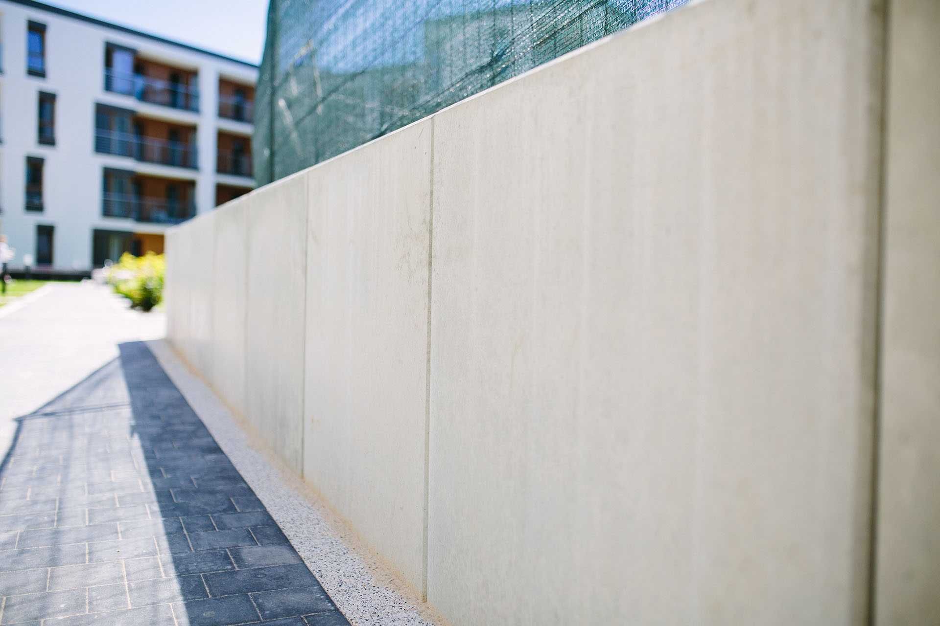 Ścianka oporowa betonowa  L | murek oporowy | elka | palisada