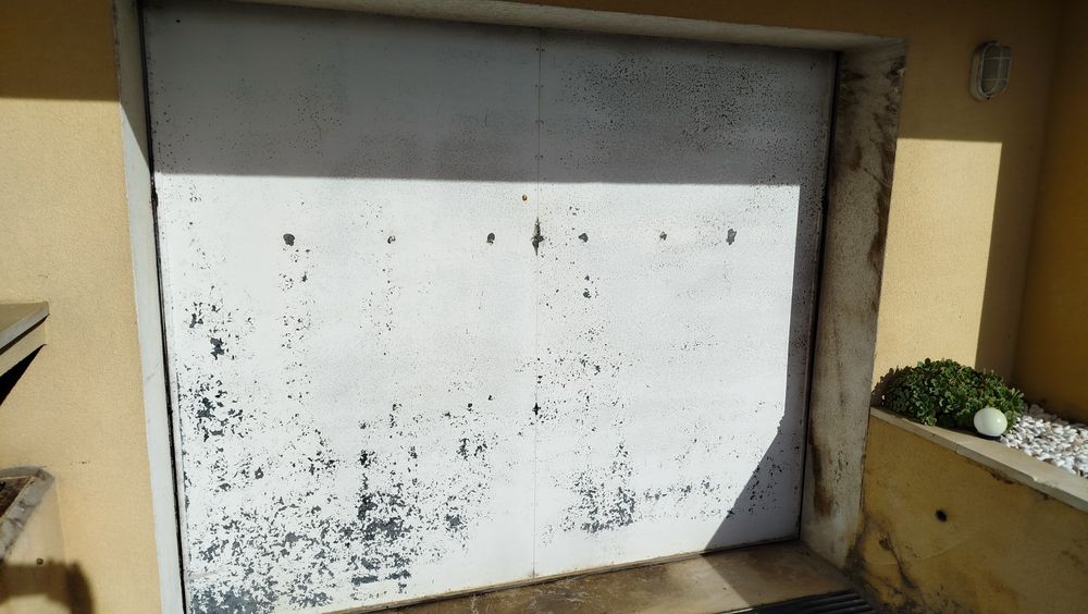 Portão Basculante branco