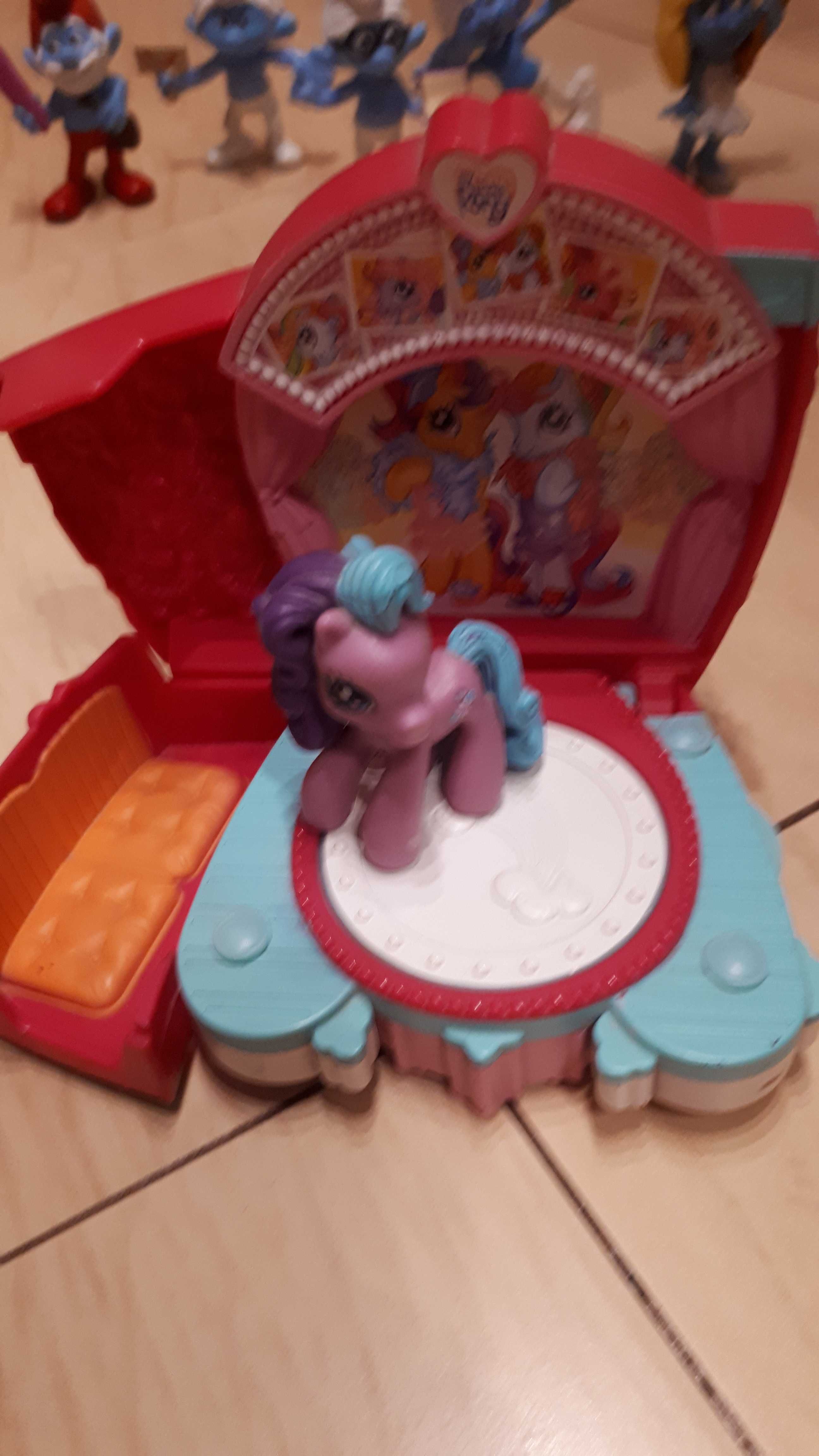 Oryginalne Kucyki My Little Pony ze scena obracaną ,Smurfy,Dora.