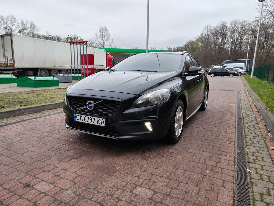 Продам авто Volvo V40 Cross Country 2014