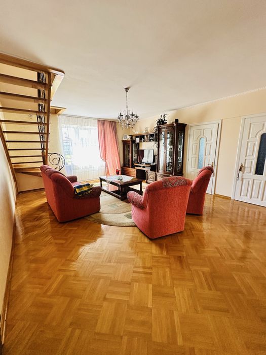 Продаж будинку з ремонтом в передмісті Львова